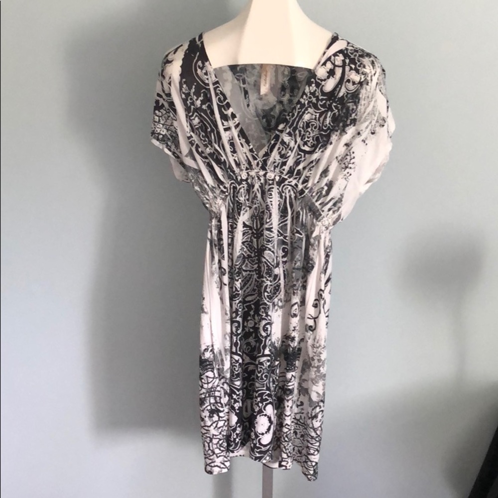 Gorgeous dress. Black & white with bling!  XL